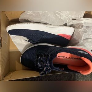 Sketchers Sneakers